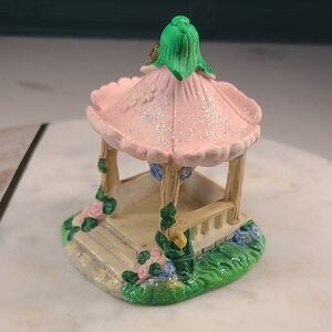 Miniature Hoppy Hollow Flower Gazebo